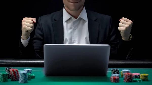 Poker88 Etiquette: Dos and Don’ts at the Virtual Table