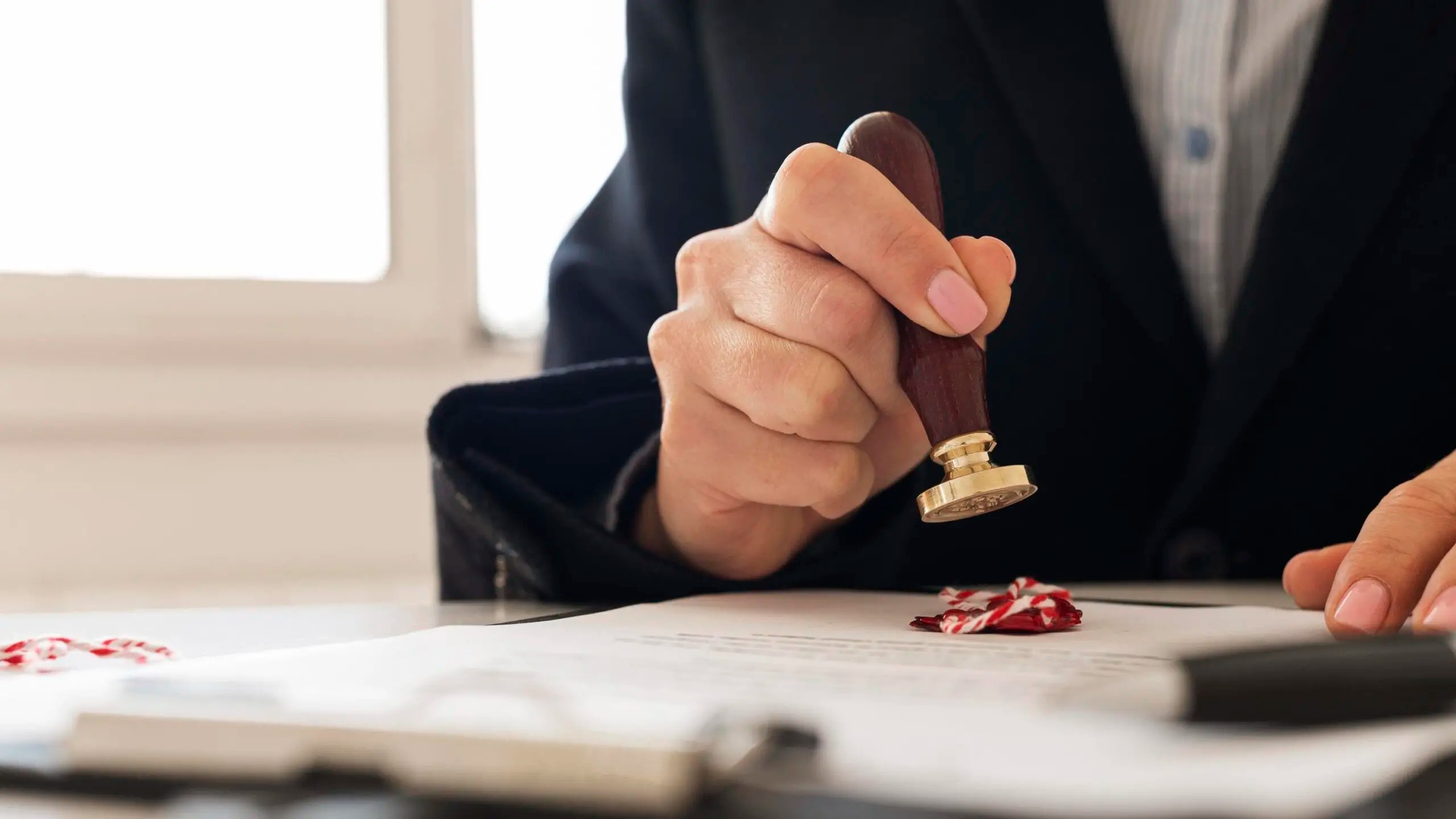Coordinate Time-Sensitive Paperwork With Mobile Notary Assistance for Convenient Signing